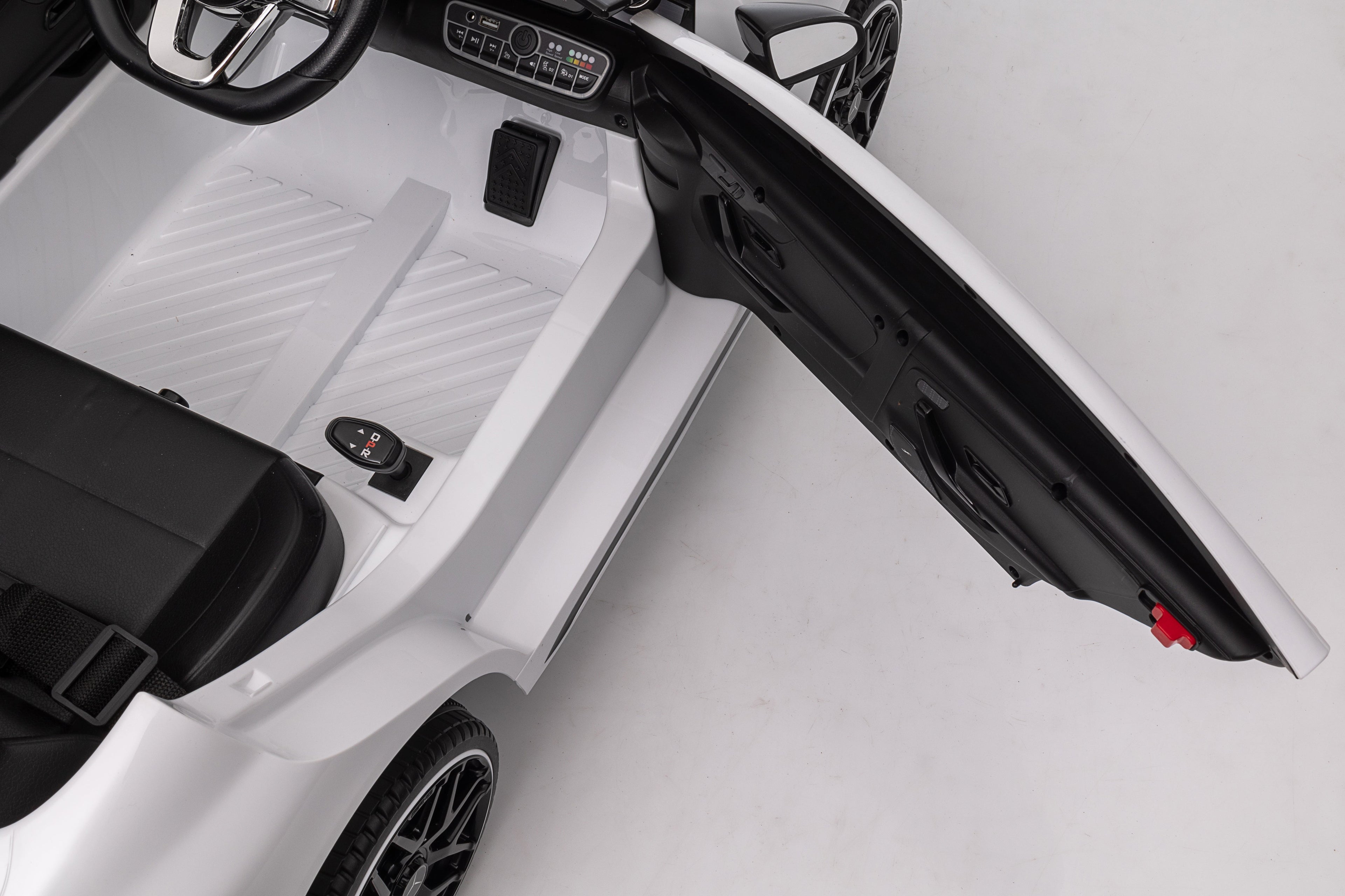 628 Mercedes Benz CLA45 Licensed Ride on Car with 2.4G Remote Control